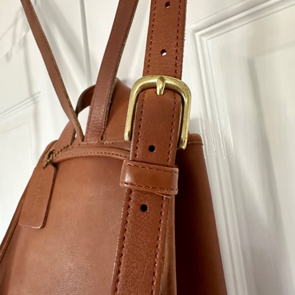 Coach vintage smooth leather turnlock, drawstring, small backpack, saddle color - Picture 4 of 11
